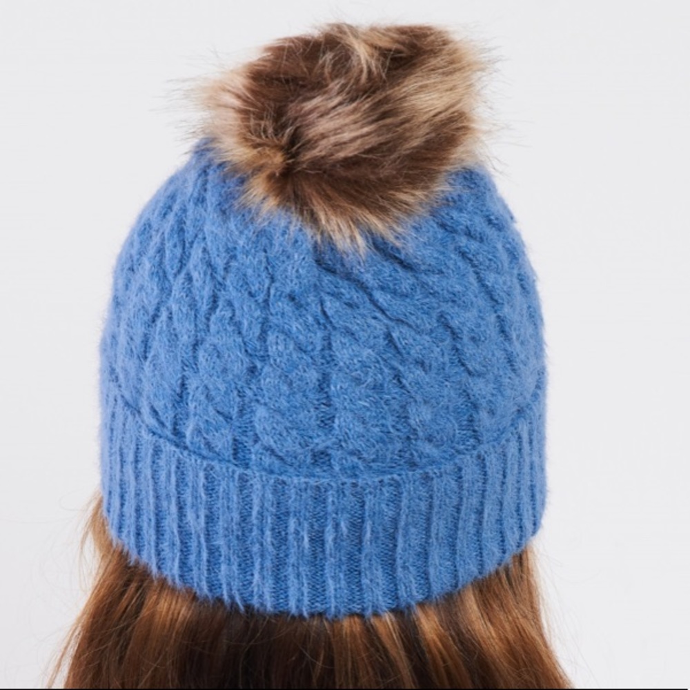 🌵Faux Fur Beanie🌵 - Picture 3 of 5
